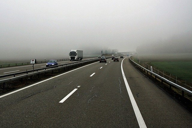silniční provoz na dálnici