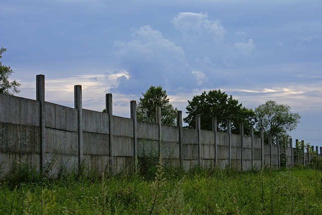 plot z betonový